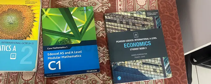 Pearson Edexcel International A Level Physics Student Book 2 (Miles Hudson)