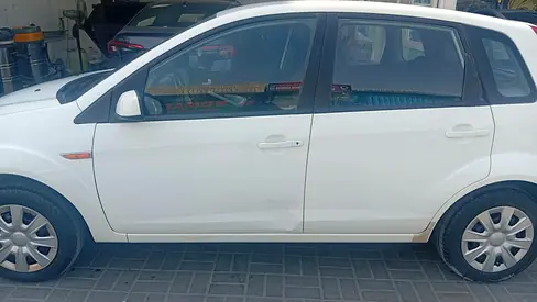 2015 FORD FIGO 照片 3