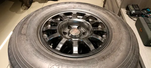 Desert tyreand alloy 17 inch landcruiser