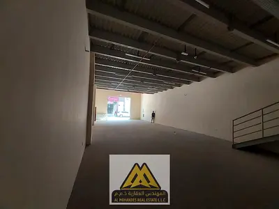 فرصة ممتازة للإيجار في منطقة الجرف الصناعية 1 بعجمان، مستودع بمساحة إجمالية 1,550 قدم²، موزعة بين الطابق الأرضي والميزانين، ويتميز بتصميم عملي مناسب ل
