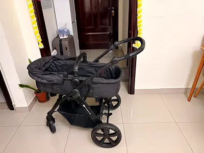 Kinderkraft Black Stroller with Bassinet