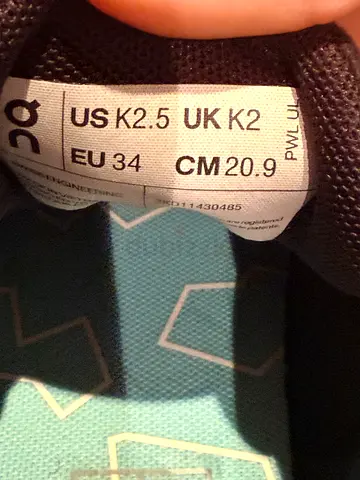 On Cloud running shoes - size US K2.5 / EU 34 (kids) - brand new not used