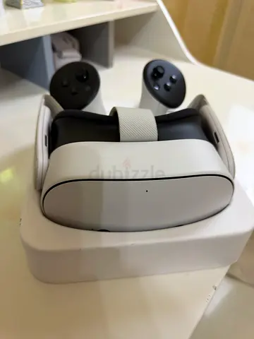 Meta Quest 3s VR Headset with Controllers - Good Condition