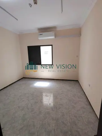 Great 3BR Apartment with Balcony in Al Budanq