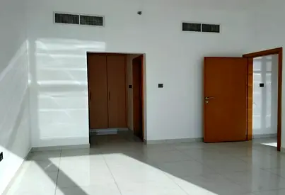 Spacious 2BR | Prime Jumeirah First Location