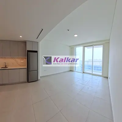 Vacant / Brand new / Community and sea view