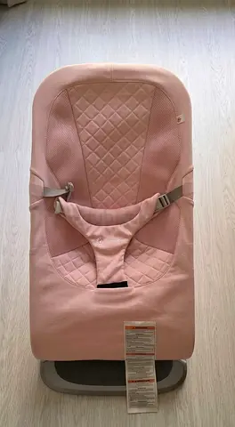 Ergobaby Light Pink Baby Bouncer / Rocker - Comfortable Seat, Gently Used