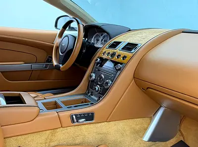 صورة 9 لـ 2013 Aston Martin DB9