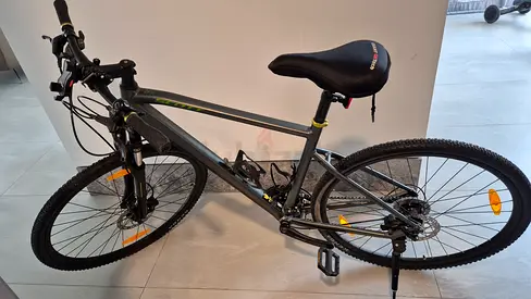 SCOTT SUB 30 L Hybrid Cross Bike – 28" Wheels | Excellent Condition | Very Lightly Used