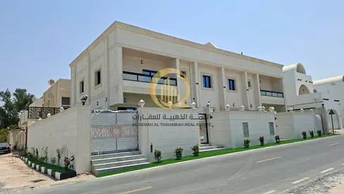 للبيع فلتين على أرض واحدة في الفشت – قريب جدًا من البحر | 4,350 قدم تملك مواطنين ودول مجلس التعاون الخليجي
