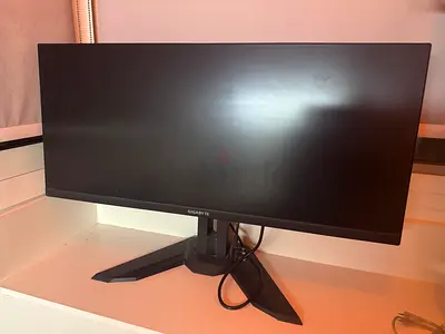 New Gigabyte 27" Curved Gaming Monitor - Good Condition