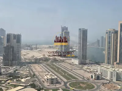 شقة تجمع بين المساحة، الإطلالات الرائعة، الخدمات المتكاملة والموقع المميز، مناسبة للعائلات الباحثة عن الراحة والخصوصية.