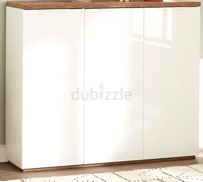 Urgent sale - Modern high-gloss 24-Pair shoe cabinet with wood top — excellent condition