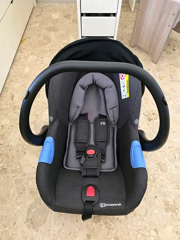 Infant rear-facing car seat / baby carrier (black) - good condition