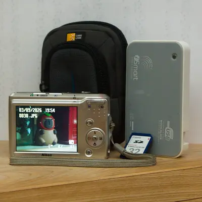 Nikon Coolpix L16 (2008) Digital Camera, 7.1 Megapixels, 3x Optical Zoom Bundle Kit