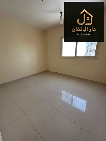 فرصة ذهبية للإيجار شقة غرفة وصالة منطقة المصلي يوجد تكييف مركزي مساحة واسعة