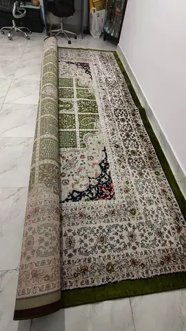 Polysilk Machine-Made Green Persian-Style Carpet (400 x 600 cm)