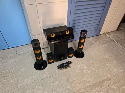 1000 watts- LG 5.1ch (Bluetooth playback) Dolby Home Theatre System in excellent working condition