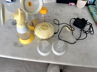 Medela Electric Breast Pump with Bottles and Accessories