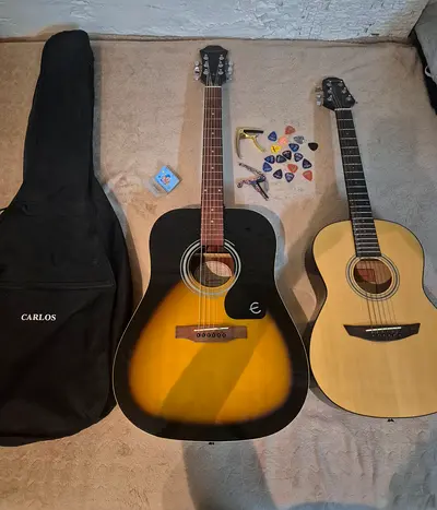 Pre loved guitars and it's accessories, description below