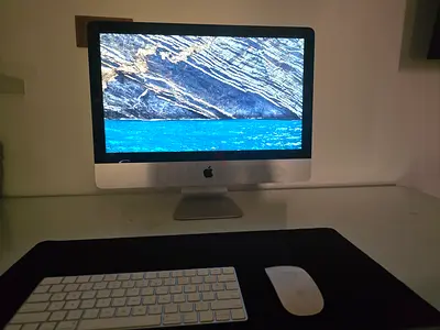 Apple iMac (All-in-One) with Wireless Keyboard & Magic Mouse - Good Condition