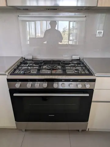 Siemens 5 burner Gas Cooking Range size 90cm Exellent Condition