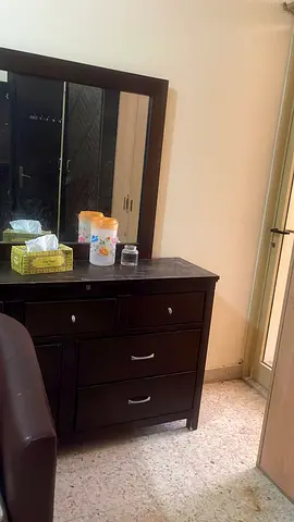 Dark wood dresser with mirror and 6 drawers - good condition
