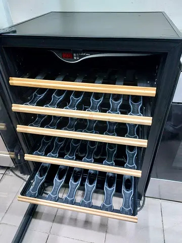 Eurocave Small Black Wine Cooler  with Wooden Slides - Good Condition