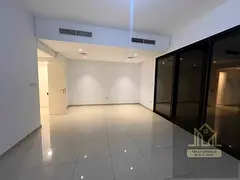 3bedroom middle + Separate laundry & Extra parking