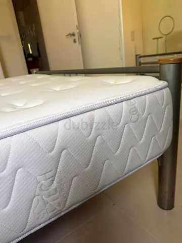 Queen size cooltech mattress - barely used guest bed