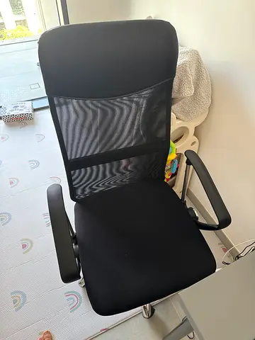 Ergonomic Black Mesh Office Chair — Good Condition