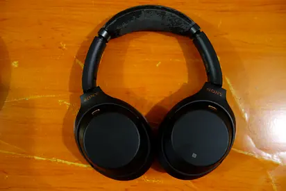 Sony WH-1000XM3 Noise Cancelling Headphones + Box & Case
