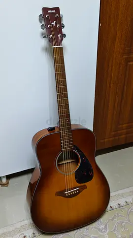 Yamaha solid top acoustic guitar