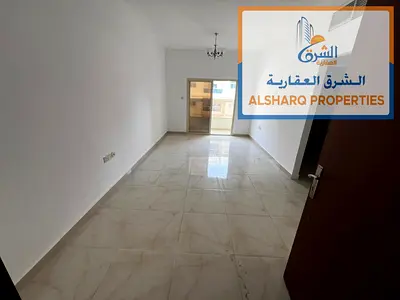 شقة غرفة وصالة بمساحة كبيرة في شارع المينا، تتميز بموقع مميز وخدمي وقربها من جميع الخدمات. تحتوي على حمام واحد وبلكونة بإطلالة مفتوحة، مع تكييف وتبري