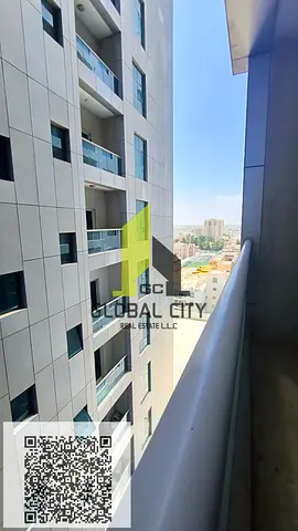 اسكن في ابراج سيتي تاور العائلية | غرفة وصالة مرتبة | بلكونة بإطلالة جانبية  | قرب المدارس والمولات والشارقة | سهل المخرج لدبي | افضل سعر 26,000 د