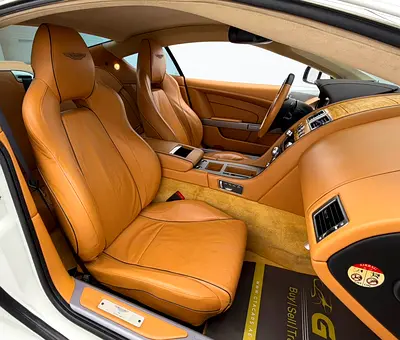 صورة 10 لـ 2013 Aston Martin DB9
