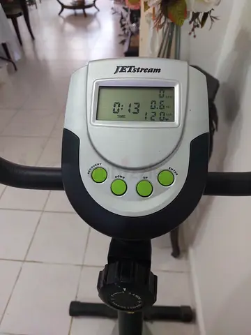 Sport bike for sell . Very good condition ,in abu Dhabi only 350 Dhs .