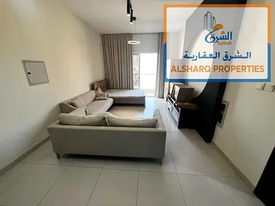 استوديو مفروش بالكامل للإيجار السنوي في الراشدية 1، يتميز بإضاءة ممتازة ومساحة مريحة، مع تكييف وتبريد مركزي وصيانة كاملة على المالك. خيار مناسب للسكن