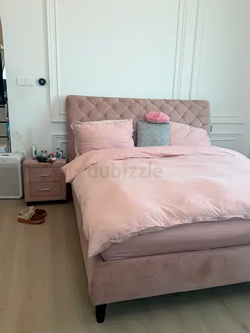 Upholstered Pink Velvet Queen Bed with Tufted Headboard