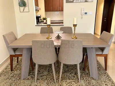 Homebox Dining Table – AED 500