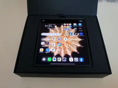 Honor Magic V2 / 512GB Storage / 16GB Ram
