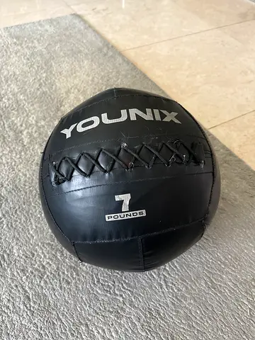 7 lb Wall/Medicine Ball - Black Younix, Good Condition