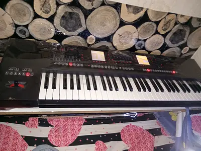 Roland ea-7 - 61 Keys, like new mint and Good Working Condition