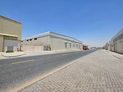 عقار صناعي بالصناعية الثالثة بالشارقة