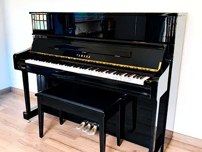 Yamaha U1 Upright Piano in Polished Black with Bench