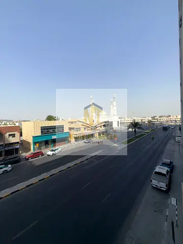 شقة غرفتين وصالة للإيجار في القاسمية للموظفين | تكييف وغاز مركزي | بلكونة بإطلالة مباشرة | 38,000 درهم