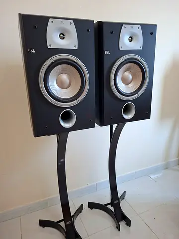 Jbl N28 8" Bookshelf speaker.