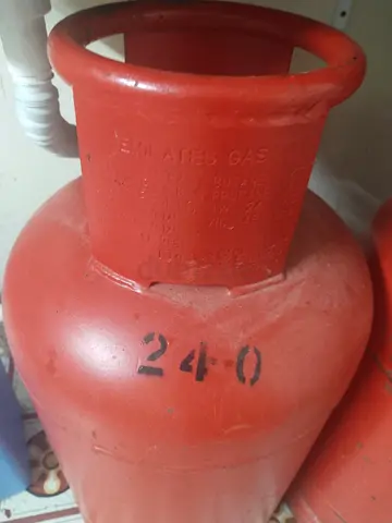 Dubai cylinder medium size with regulator and pipe