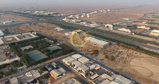 ارض صناعية في منطقة البطائح بموقع مميز جدا مدخل طريق الذيد و طريق خورفكان تملك مواطنين و دول الخليج