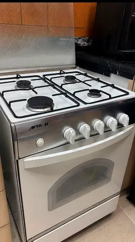 4-burner gas cooker with oven - good working condition